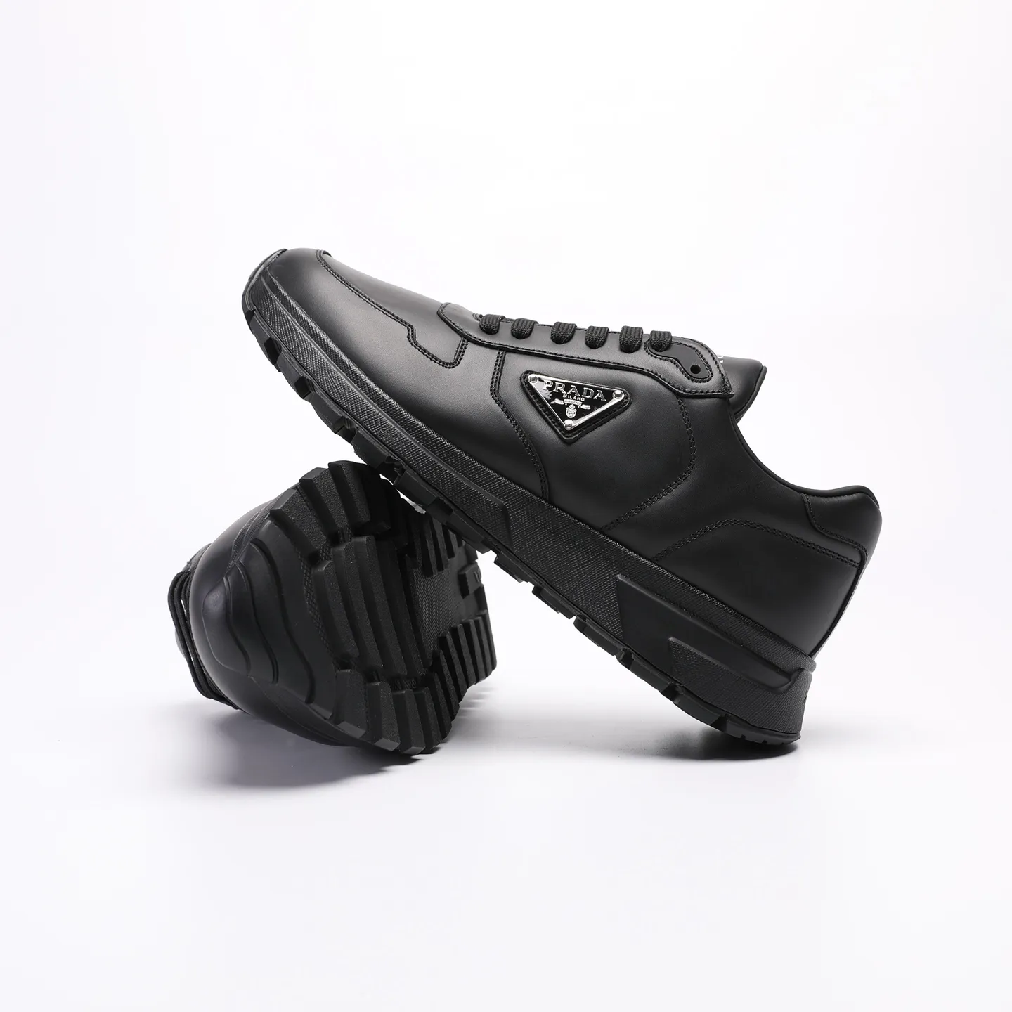 Batch 580 [PRADA] Men's shoes are popular in the counter, official website synchronization, high-quality shipments. Fabric: original cowhide with snakeskin. Lining: cowhide feet + cowhide lining. Outsole: original TPU + foam. Size: 38-46